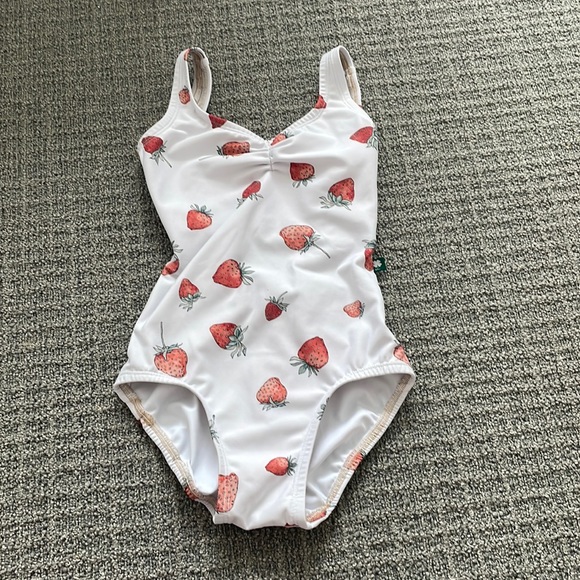 luckyleo Other - Strawberry Luckyleo